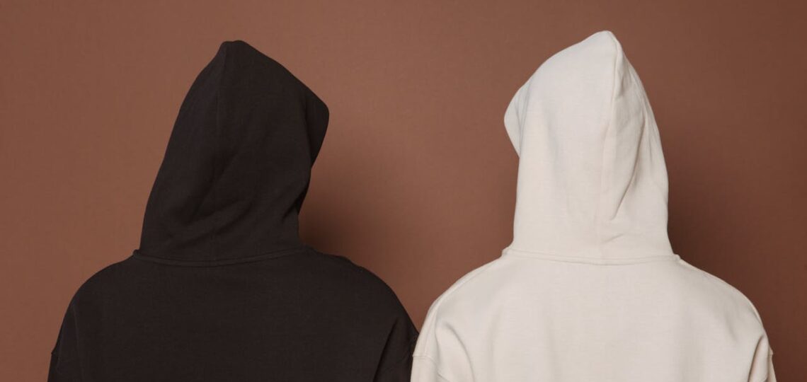 Ciepła odzież na chłodne dni pracy – na co zwrócić uwagę przy wyborze polaru roboczego